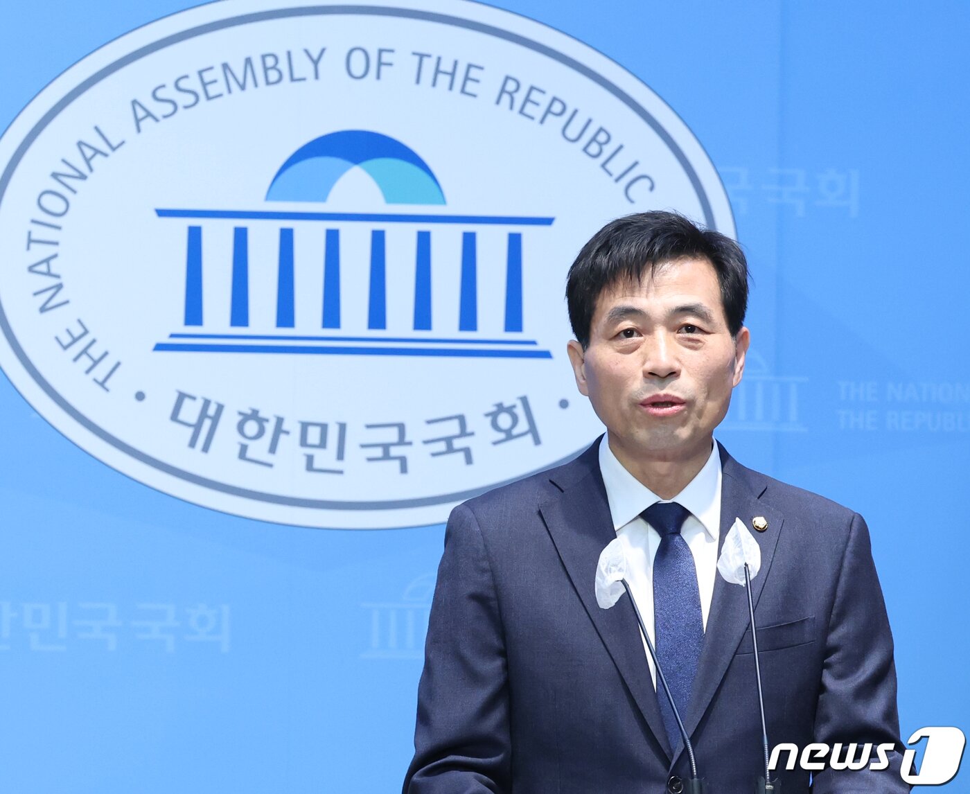 본문 이미지 - 김민기 더불어민주당 의원이 19일 서울 여의도 국회 소통관에서 제22대 총선 불출마 선언 기자회견을 하고 있다. 2024.1.19/뉴스1 ⓒ News1 송원영 기자
