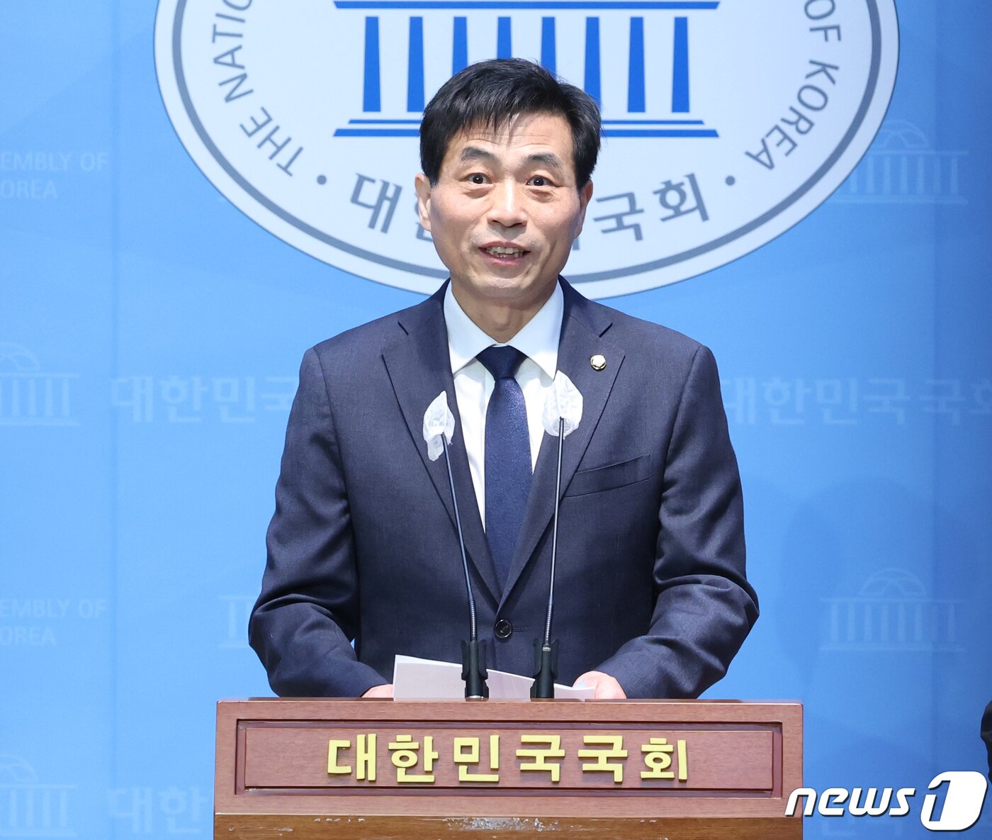 본문 이미지 - 김민기 더불어민주당 의원이 19일 서울 여의도 국회 소통관에서 제22대 총선 불출마 선언 기자회견을 하고 있다. 2024.1.19/뉴스1 ⓒ News1 송원영 기자