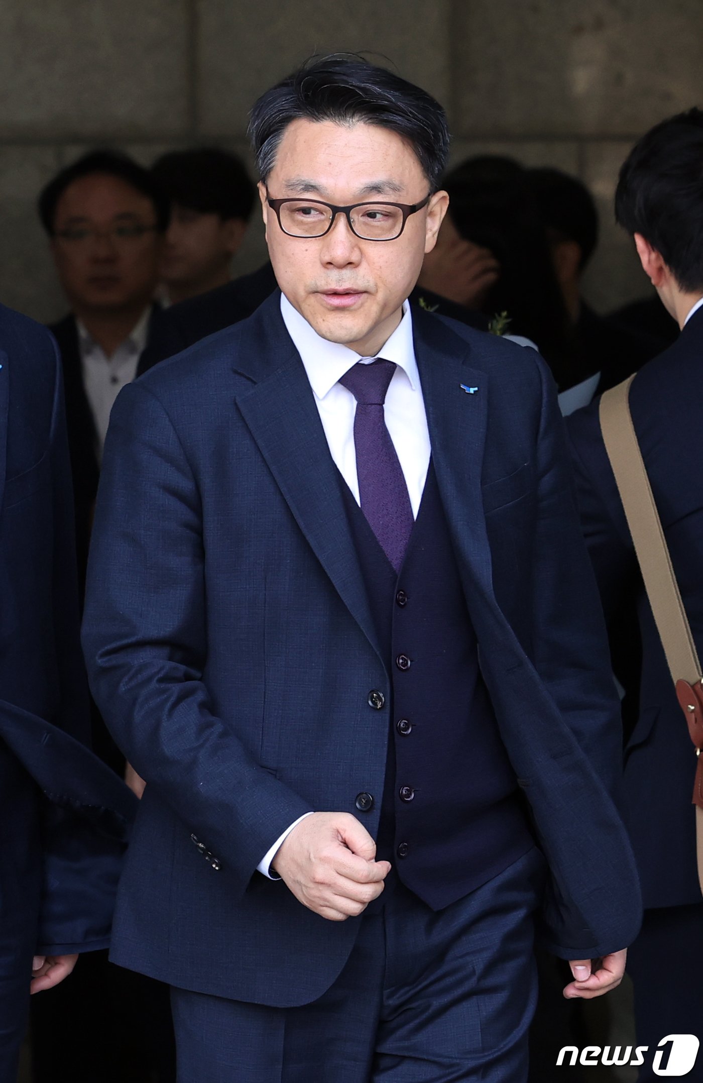 본문 이미지 - 김진욱 고위공직자범죄수사처장이 19일 오전 경기 과천 공수처에서 열린 이임식을 마치고 나서고 있다. 2024.1.19/뉴스1 ⓒ News1 황기선 기자