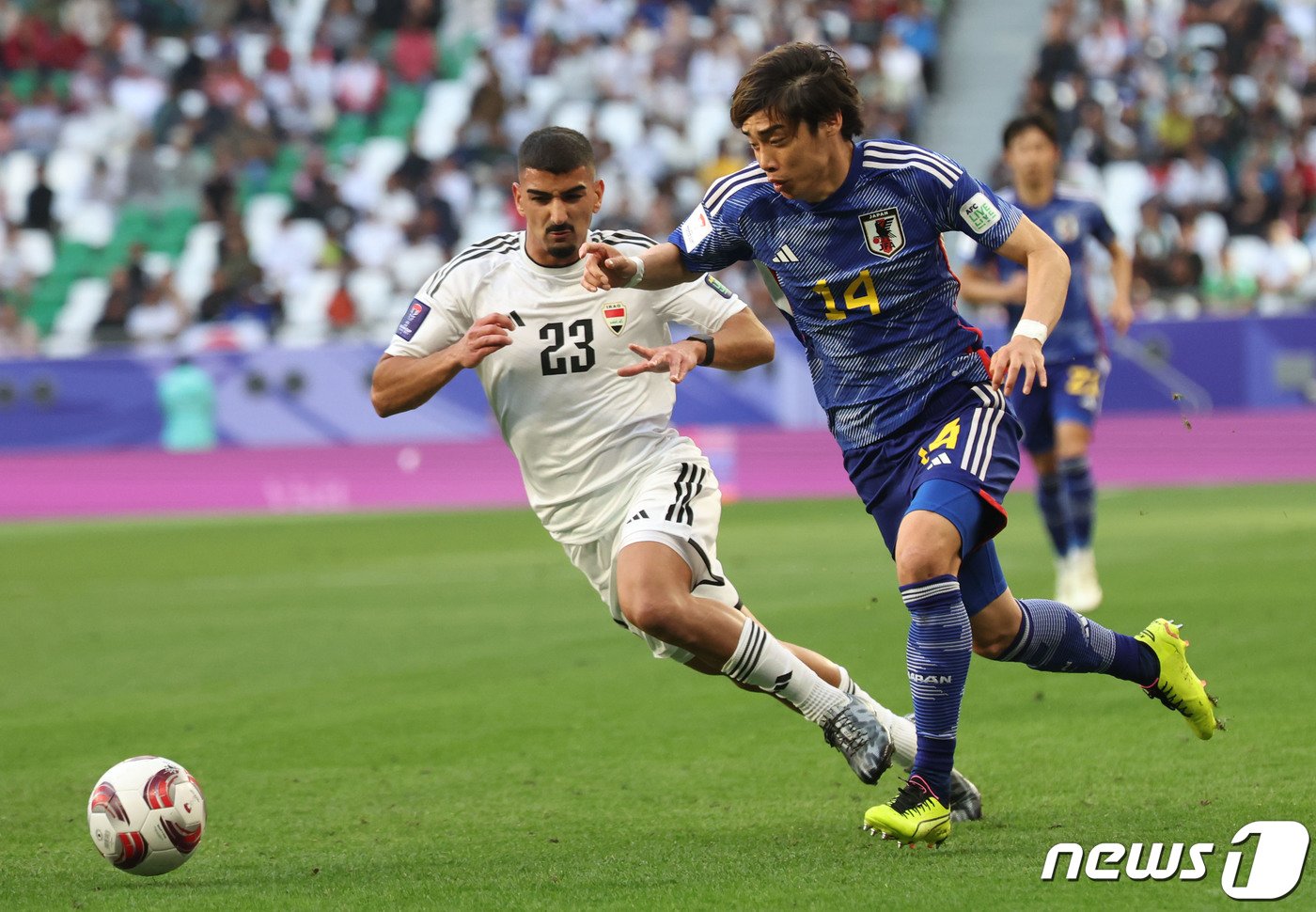 본문 이미지 - 일본 이토 준야가 19일(현지시간) 카타르 알라이얀 에듀케이션 시티 스타디움에서 열린 2023 아시아축구연맹(AFC) 카타르 아시안컵 조별리그 D조 이라크와 일본의 경기에서 돌파하고 있다. 2024.1.19/뉴스1 ⓒ News1 김성진 기자
