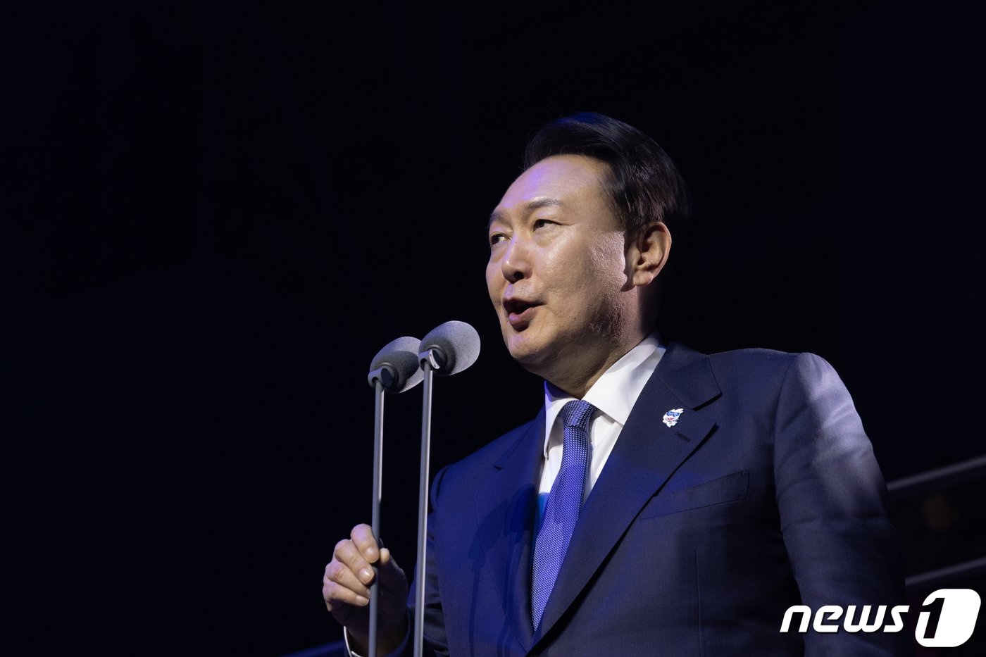 본문 이미지 - 윤석열 대통령이 19일 강원도 강릉스피드스케이팅 경기장에서 열린 강원동계청소년올림픽 개회식에서 개회선언을 하고 있다.. (대통령실 제공) 2024.1.1.19/뉴스1 ⓒ News1 오대일 기자