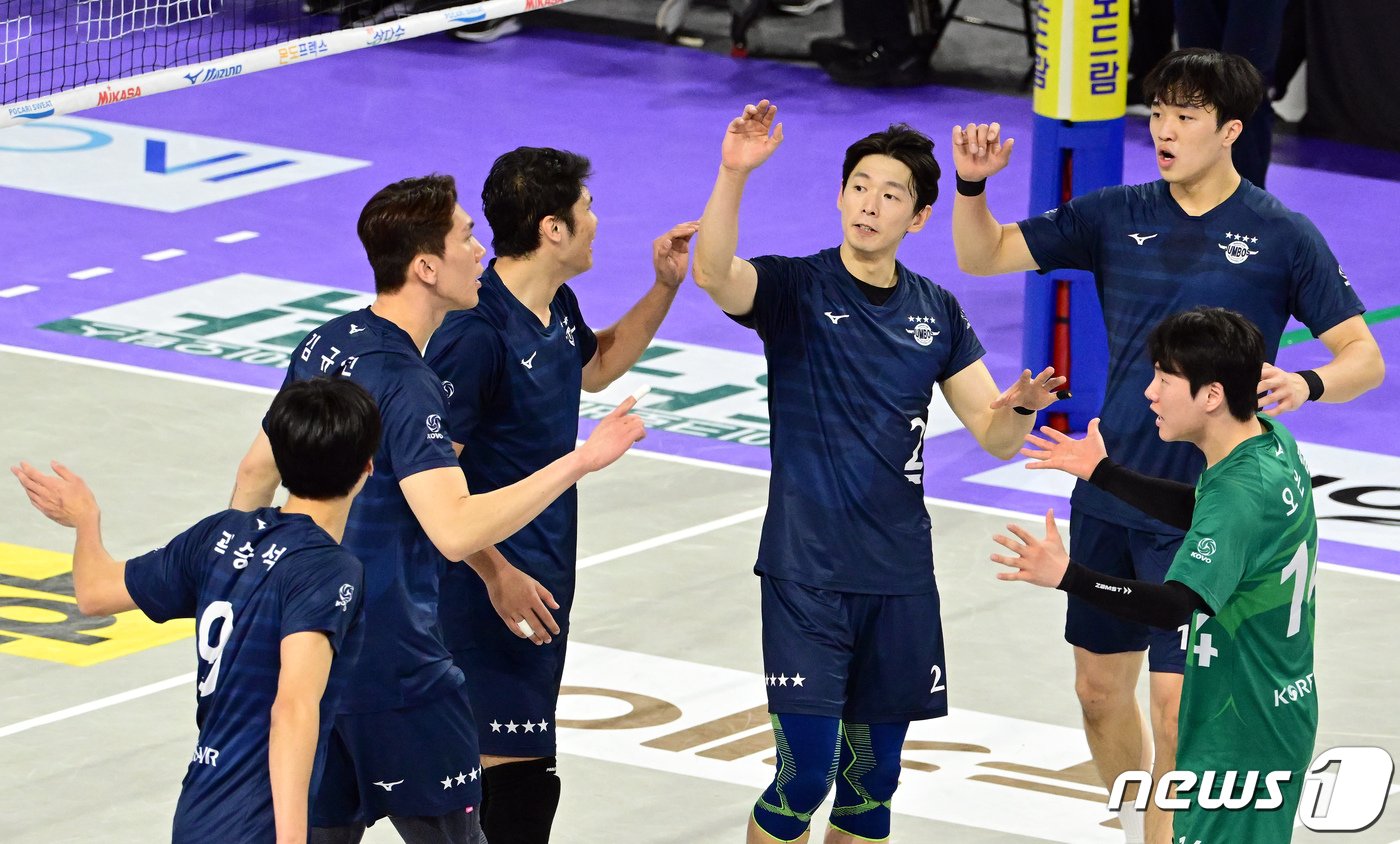 본문 이미지 - 통합 4연패에 도전하는 대한항공. (한국배구연맹 제공)