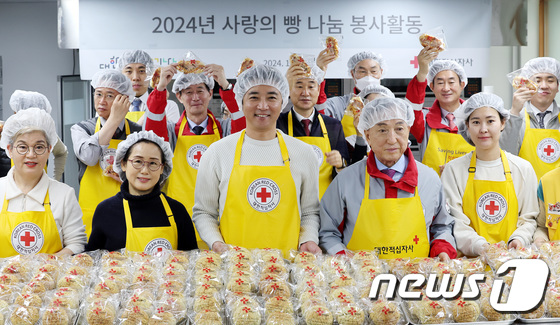 안재욱, 새해 사랑의 빵 나눔 봉사활동