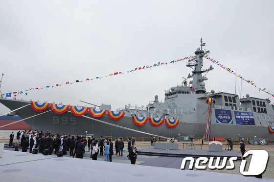 본문 이미지 - 해군 구축함 '정조대왕함' 진수식. (대통령실사진기자단) 2022.7.28/뉴스1 ⓒ News1 안은나 기자
