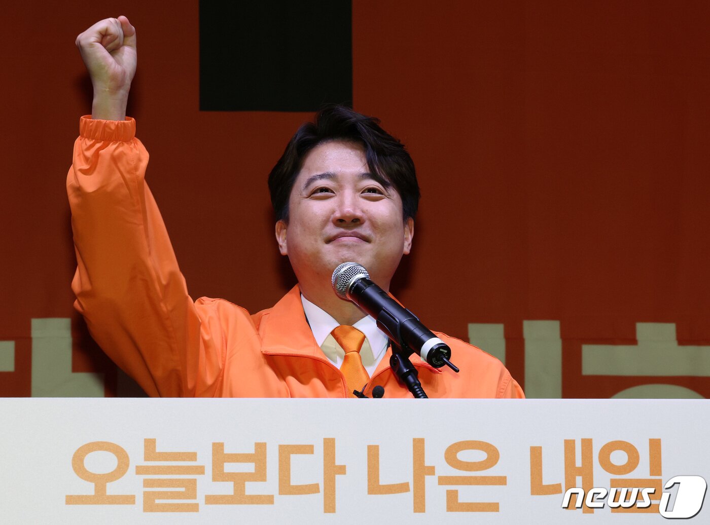 본문 이미지 - 이준석 개혁신당 대표가 20일 오후 서울 여의도 국회의사당 의원회관에서 열린 개혁신당 창당대회에서 당대표 수락연설을 하고 있다. 2024.1.20 ⓒ 뉴스1 장수영 기자