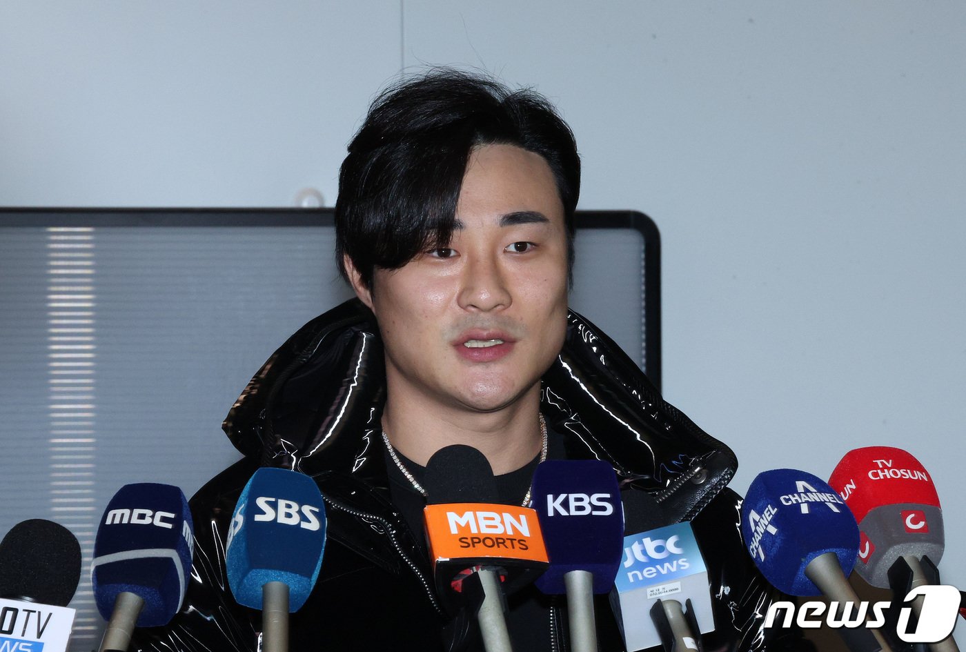 샌디에이고 파드리스 내야수 김하성이 20일 오후 인천국제공항 제2터미널에서 새 시즌을 위해 미국으로 출국하기 앞서 취재진과 인터뷰하고 있다. 2024.1.20/뉴스1 ⓒ News1 장수영 기자