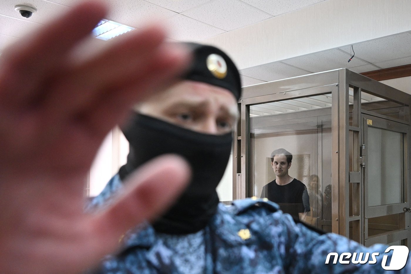 본문 이미지 - 에반 게르시코비치는 소련 붕괴 이후 러시아에서 처음으로 간첩 혐의로 체포된 미국 국적의 언론인이다. ⓒ 뉴스1 (출처 = NYT 터닝 포인트 2024)