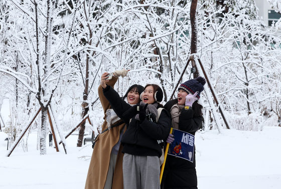[오늘의 날씨] 강원(1일, 일)…산지 최대 5㎝ 눈
