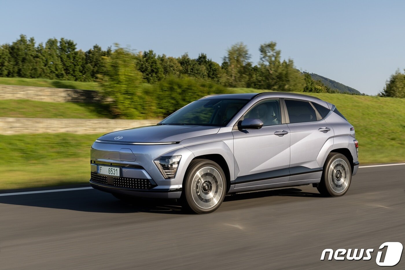 본문 이미지 - 영국의 저명한 자동차상인 ‘2024 왓 카 어워즈&#40;2024 What Car? Car of the Year Awards&#41;’에 지난 1월 현대차 코나 일렉트릭이 ‘가족을 위한 최고의 소형 전기 SUV&#40;Best small electric SUV for families&#41;’ 부문에 선정됐다. 2024.1.21/뉴스1