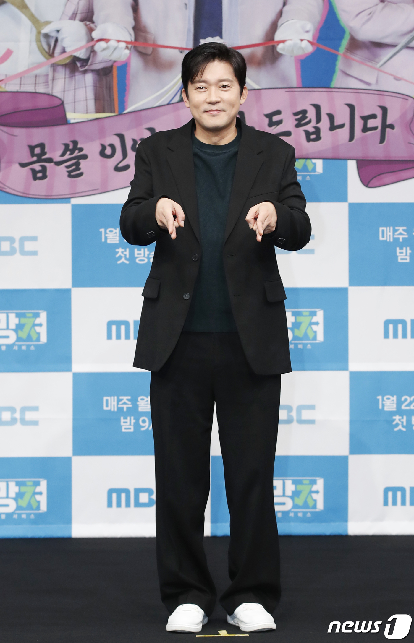 (서울=뉴스1) 권현진 기자 = 김대호 아나운서가 22일 오후 서울 마포구 상암 MBC 골든마우스홀에서 열린 MBC '도망쳐 : 손절 대행 서비스' 제작발표회에서 포즈를 취하고 있 …