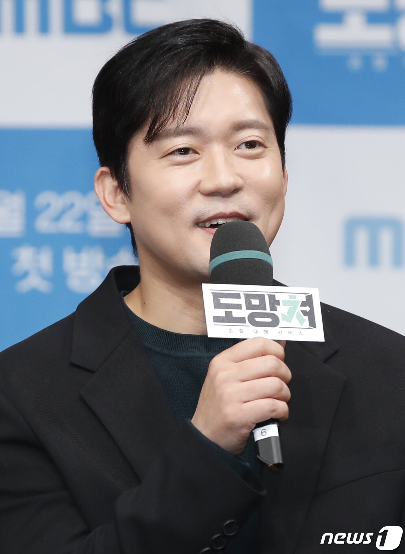 본문 이미지 - 김대호 아나운서가 22일 오후 서울 마포구 상암 MBC 골든마우스홀에서 열린 MBC '도망쳐 : 손절 대행 서비스' 제작발표회에서 인사말을 하고 있다. '도망쳐'는 현대인들의 인간관계 중 애매하게 선을 넘는 '몹쓸 인연'에 대한 고민을 다루는 예능 프로그램이다. 2024.1.22/뉴스1 ⓒ News1 권현진 기자