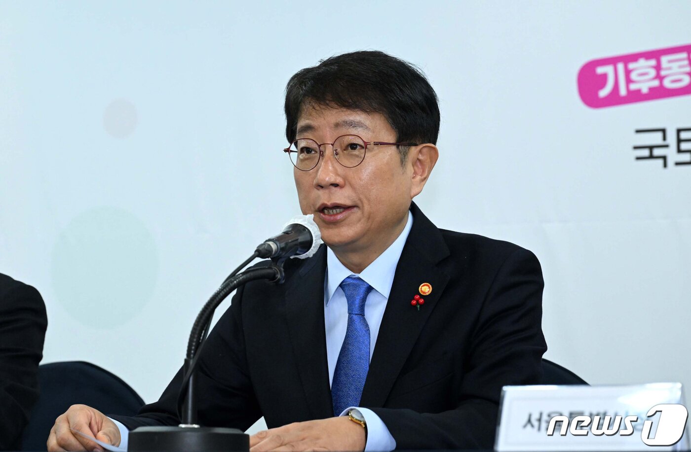 본문 이미지 - 박상우 국토교통부 장관이 22일 서울 중구 한국프레스센터에서 열린 기후동행카드·K-패스 대중교통 요금지원 국토교통부·수도권 지자체 합동 기자설명회에서 인사말을 하고 있다. (공동취재) 2024.1.22/뉴스1 ⓒ News1 김민지 기자