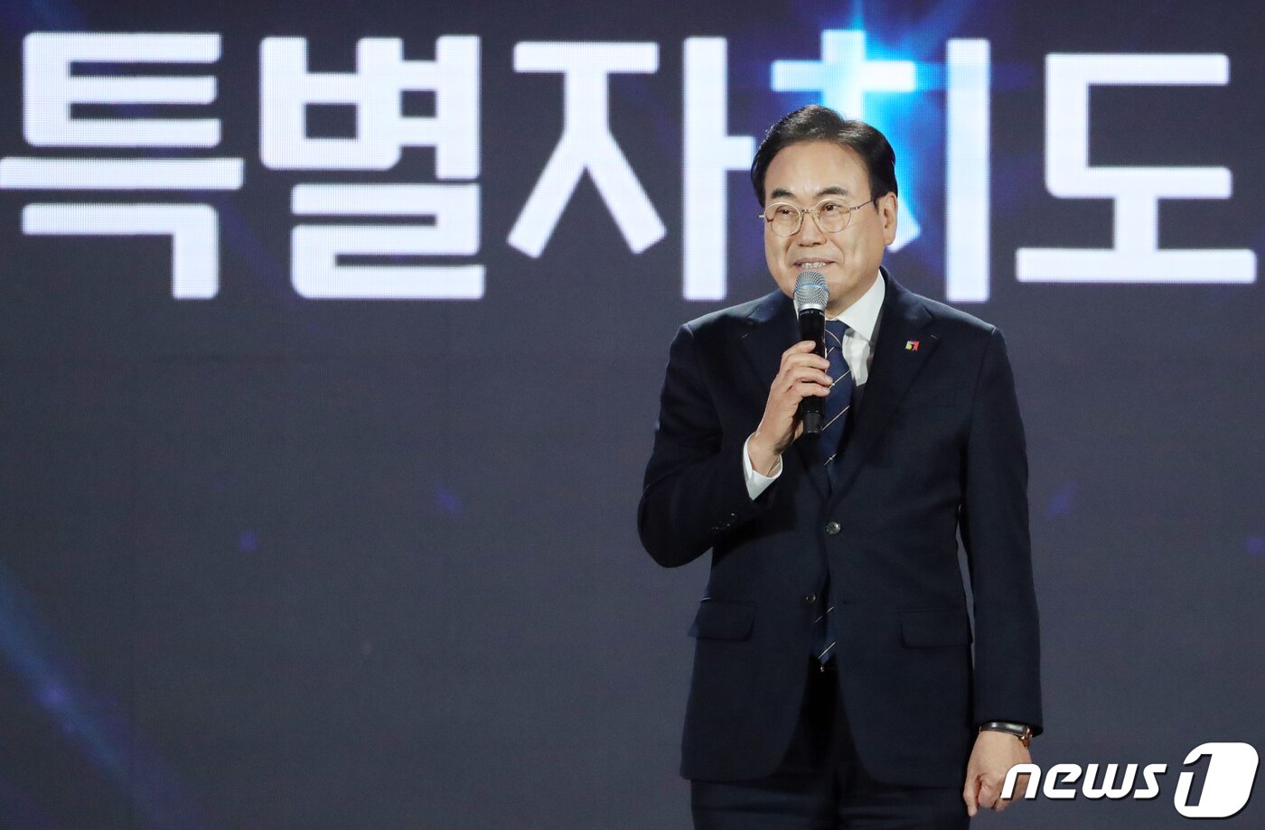 본문 이미지 - 서거석 전북특별자치도 교육감이 22일 전북 전주시 전주화산체육관에서 열린 '전북특별자치도교육청 출범식'에 참석해 기념사를 하고 있다. 2024.1.22/뉴스1 ⓒ News1 유경석 기자