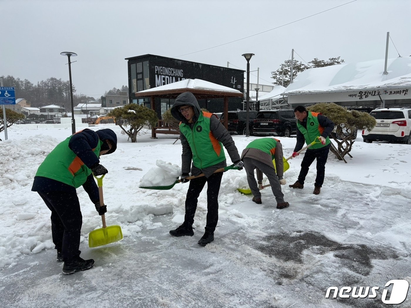 강원 평창군 제설작업 자료사진 &#40;평창군 제공&#41; 2024.1.22/뉴스1