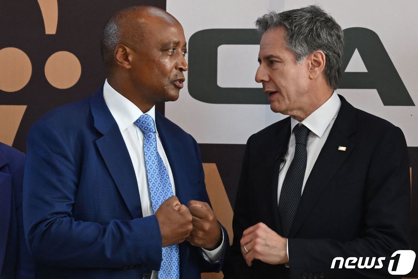 (아비장 AFP=뉴스1) 우동명 기자 = 토니 블링컨 미국 국무장관이 22일(현지시간) 코트디부아르 아비장의 스타디움에서 열린 아프리카 네이션스컵 경기에 파트리스 모체페 아프리카 …