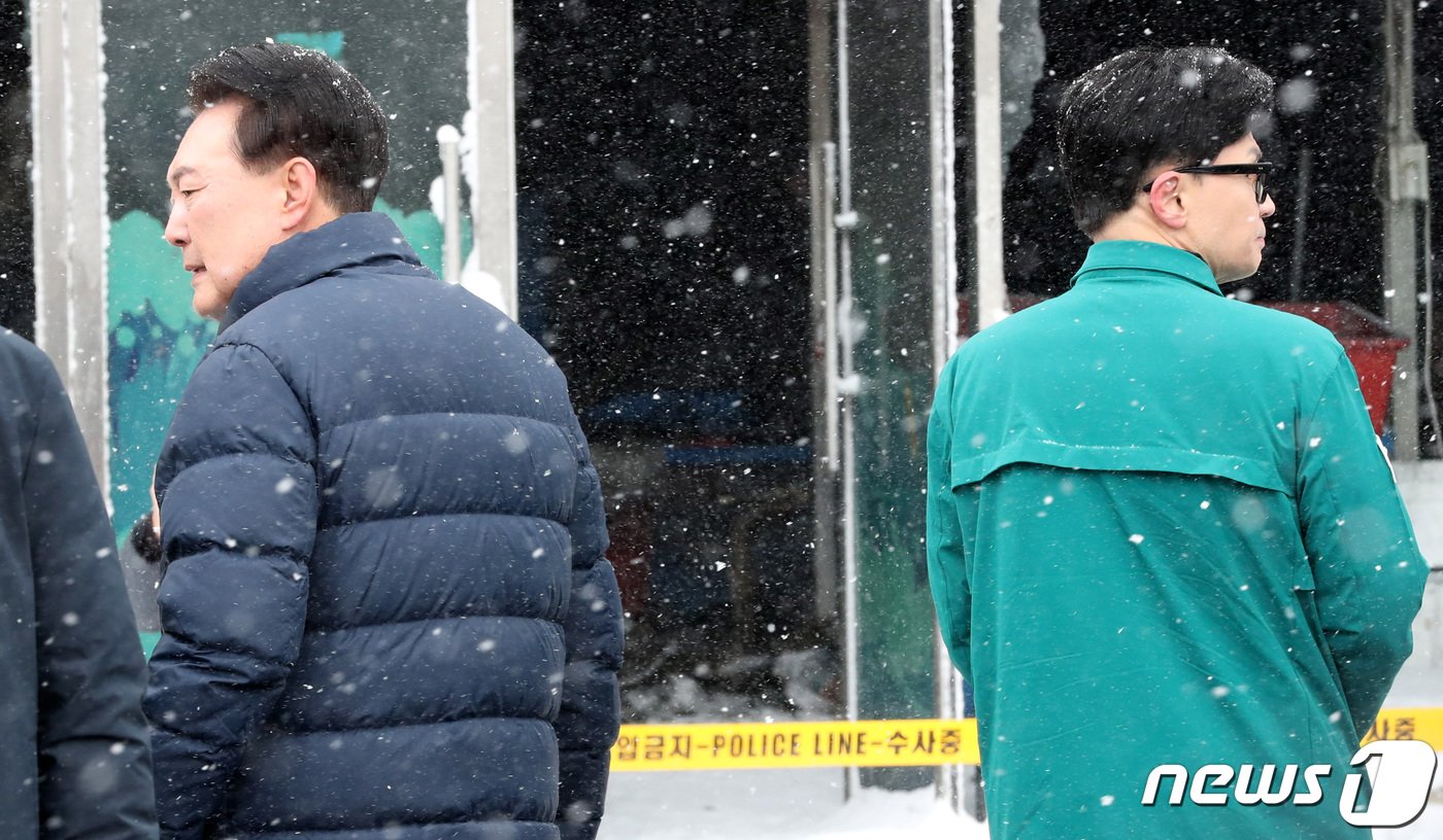 본문 이미지 - 윤석열 대통령과 한동훈 국민의힘 당대표 후보 2024.1.23/뉴스1 ⓒ News1 김기태 기자