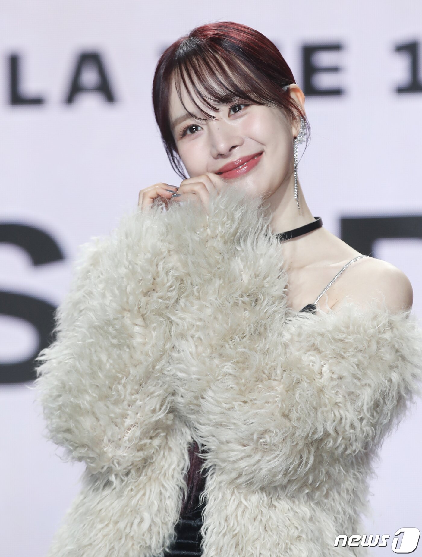 본문 이미지 - 그룹 우주소녀(WJSN)의 설아가 23일 서울 강남구 일지아트홀에서 가진 첫 번째 싱글 앨범 '인사이드 아웃(INSIDE OUT)' 발매 쇼케이스에서 포즈를 취하고 있다. 2024.1.23/뉴스1 ⓒ News1 권현진 기자