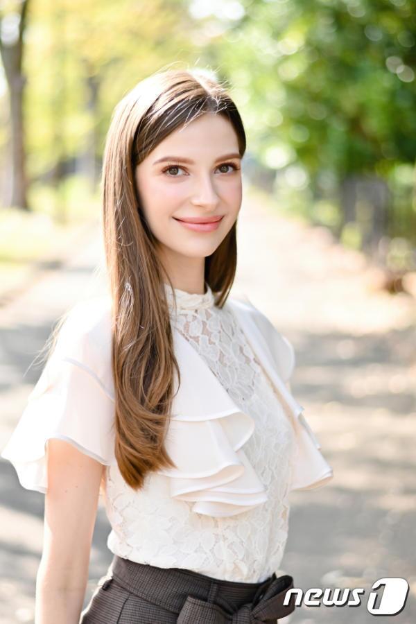 본문 이미지 - 22일 치러진 미스 일본 2024 대회에서 우크라이나계 여성 시노 카롤리나(26)가 우승을 차지했다. ⓒ News1 강민경 기자