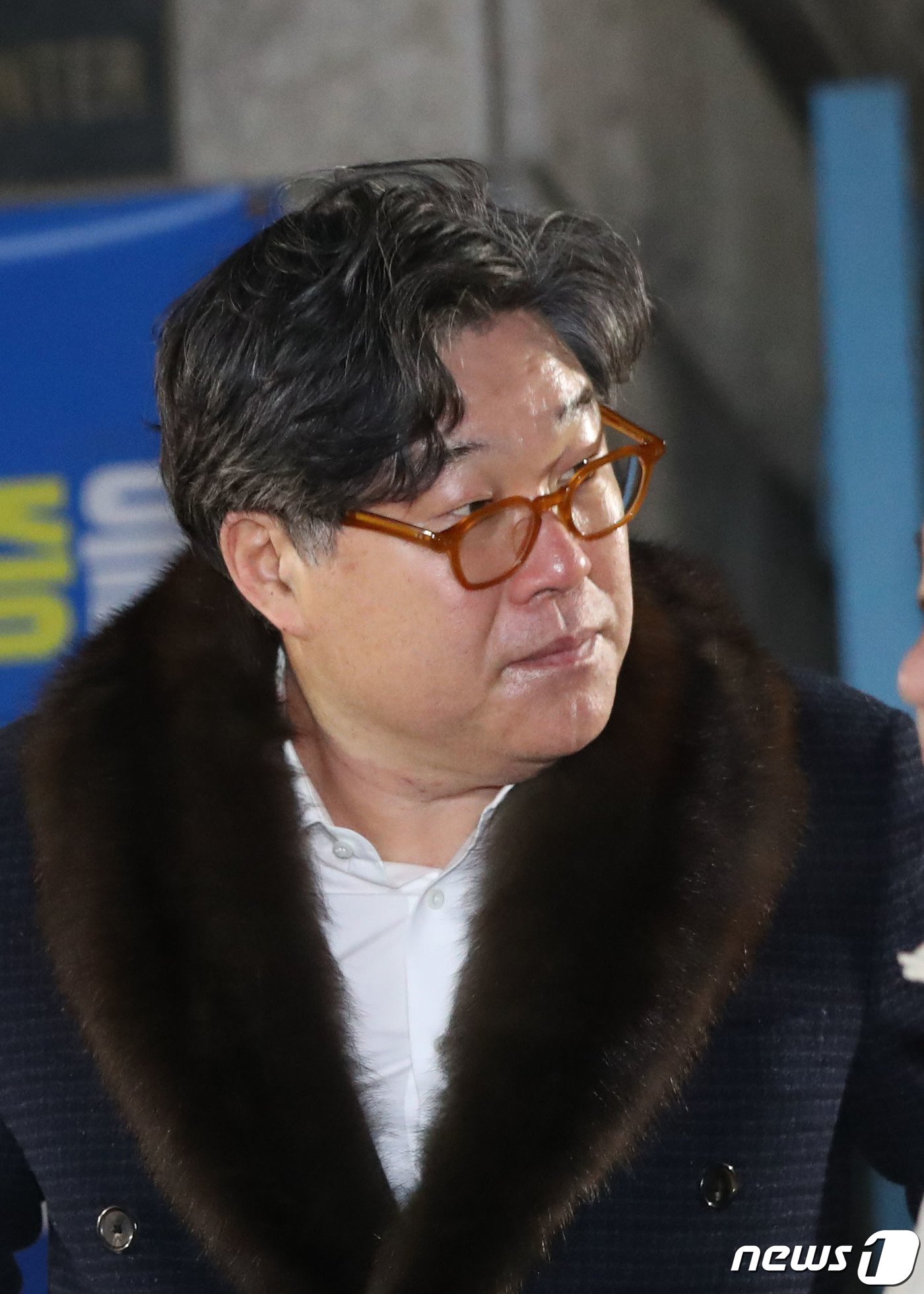 본문 이미지 - 대북송금 관련 혐의로 구속 기소된 김성태 전 쌍방울그룹 회장이 법원의 보석 허가로 23일 오후 경기 수원시 팔달구 수원구치소를 나서고 있다. 2024.1.23/뉴스1 ⓒ News1 김영운 기자