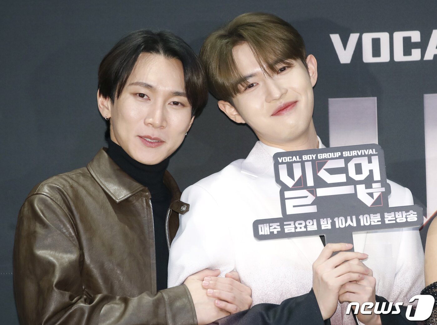 본문 이미지 - 가수 서은광과 김재환(오른쪽)이 24일 서울 마포구 CJENM센터에서 열린 엠넷 서바이벌 프로그램 '빌드업 : 보컬 보이그룹 서바이벌' 제작발표회에서 포즈를 취하고 있다. 2024.1.24/뉴스1 ⓒ News1 권현진 기자
