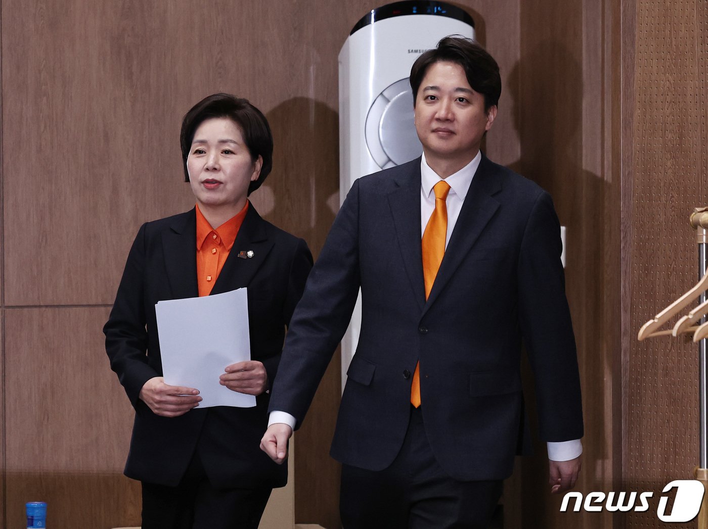 이준석 개혁신당 대표와 양향자 한국의희망 대표가 24일 오후 서울 여의도 국회 소통관에서 합당 발표 기자회견을 하기 위해 회견장에 들어서고 있다. 2024.1.24/뉴스1 ⓒ News1 구윤성 기자