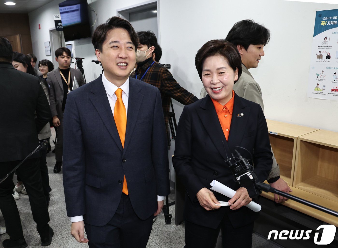본문 이미지 - 이준석 개혁신당 대표와 양향자 한국의희망 대표가 24일 오후 서울 여의도 국회 소통관에서 합당 관련 기자회견을 마치고 회견장을 나서고 있다. 2024.1.24/뉴스1 ⓒ News1 구윤성 기자