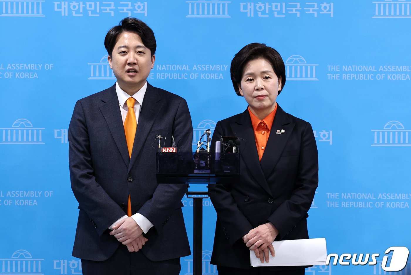 본문 이미지 - 이준석 개혁신당 대표와 양향자 한국의희망 대표가 24일 오후 서울 여의도 국회 소통관에서 공동 회견을 하고 있다. 2024.1.24/뉴스1 ⓒ News1 구윤성 기자