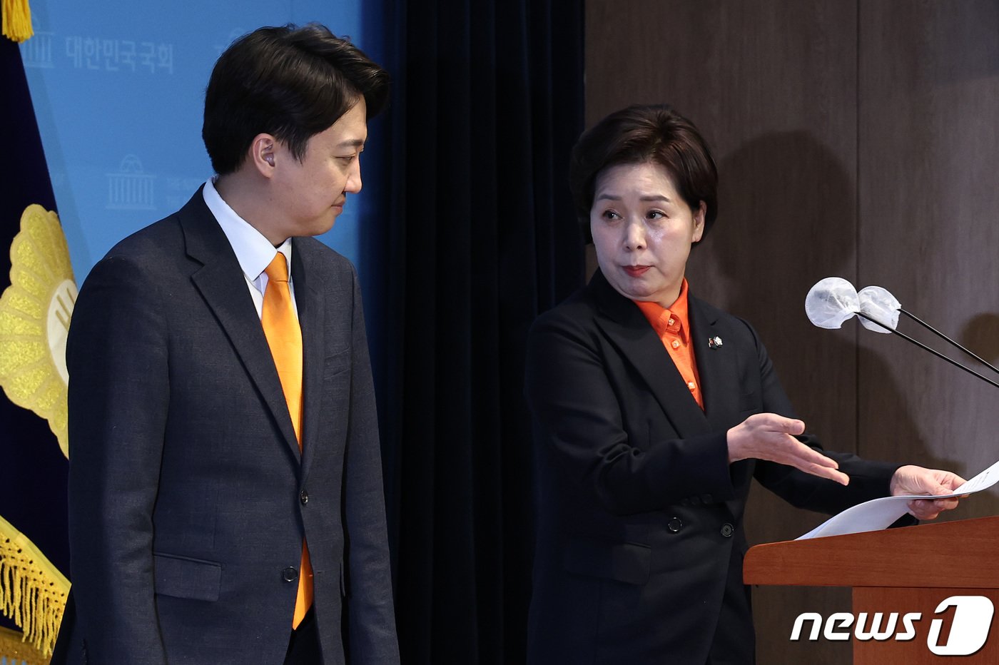 본문 이미지 - 이준석 개혁신당 대표와 양향자 한국의희망 대표가 24일 오후 서울 여의도 국회 소통관에서 합당 관련 기자회견을 하고 있다. 2024.1.24/뉴스1 ⓒ News1 구윤성 기자