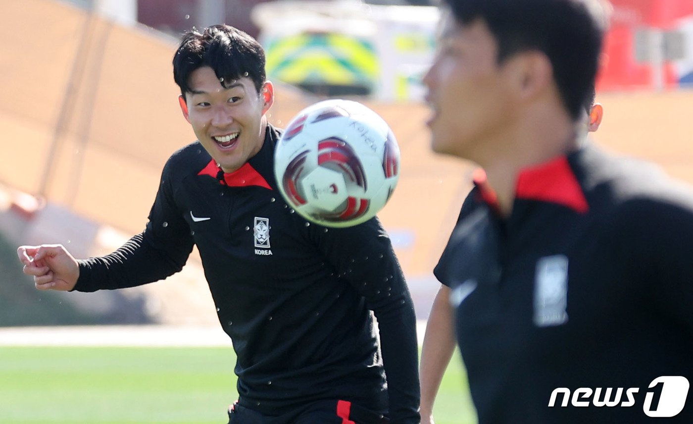 2023 아시아축구연맹&#40;AFC&#41; 카타르 아시안컵에 출전 중인 대한민국 축구대표팀 손흥민이 24일&#40;현지시간&#41; 카타르 도하 알 에글라 트레이닝 센터에서 훈련을 하고 있다. 2024.1.24/뉴스1 ⓒ News1 김성진 기자