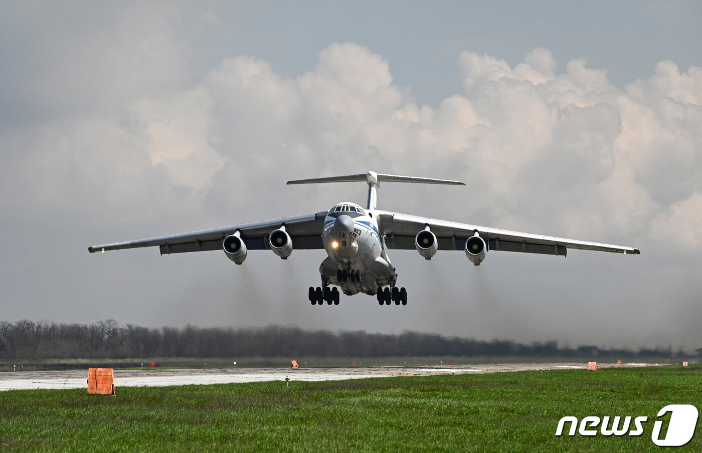 본문 이미지 - 러시아 일류신(Il)-76 군용 수송기<자료사진>. ⓒ 로이터=뉴스1 ⓒ News1 박재하 기자