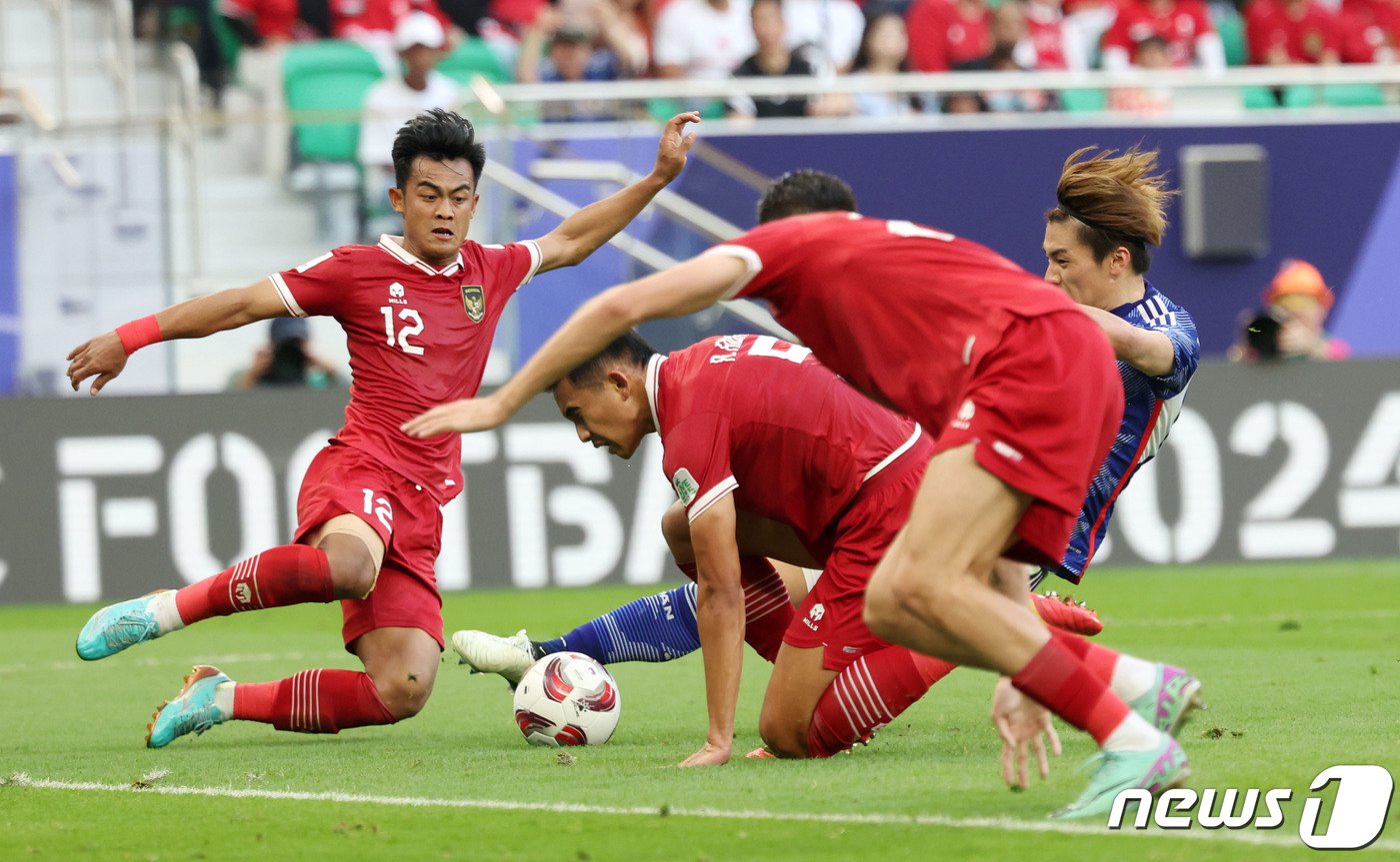 일본 우에다 아야세가 24일&#40;현지시간&#41; 카타르 도하 알투마마 스타디움에서 열린 2023 아시아축구연맹&#40;AFC&#41; 카타르 아시안컵 조별리그 D조 조별리그 3차전 일본과 인도네시아의 경기에서 슛을 때리고 있다. 2024.1.24/뉴스1 ⓒ News1 김성진 기자