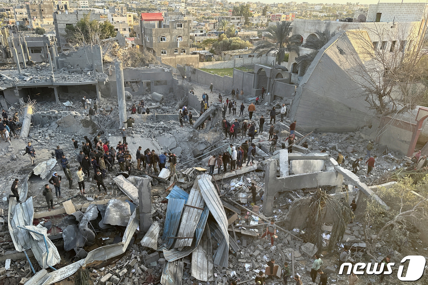 Israeli Bombing Leaves Death and Chaos in Gaza Strip - News Directory 3