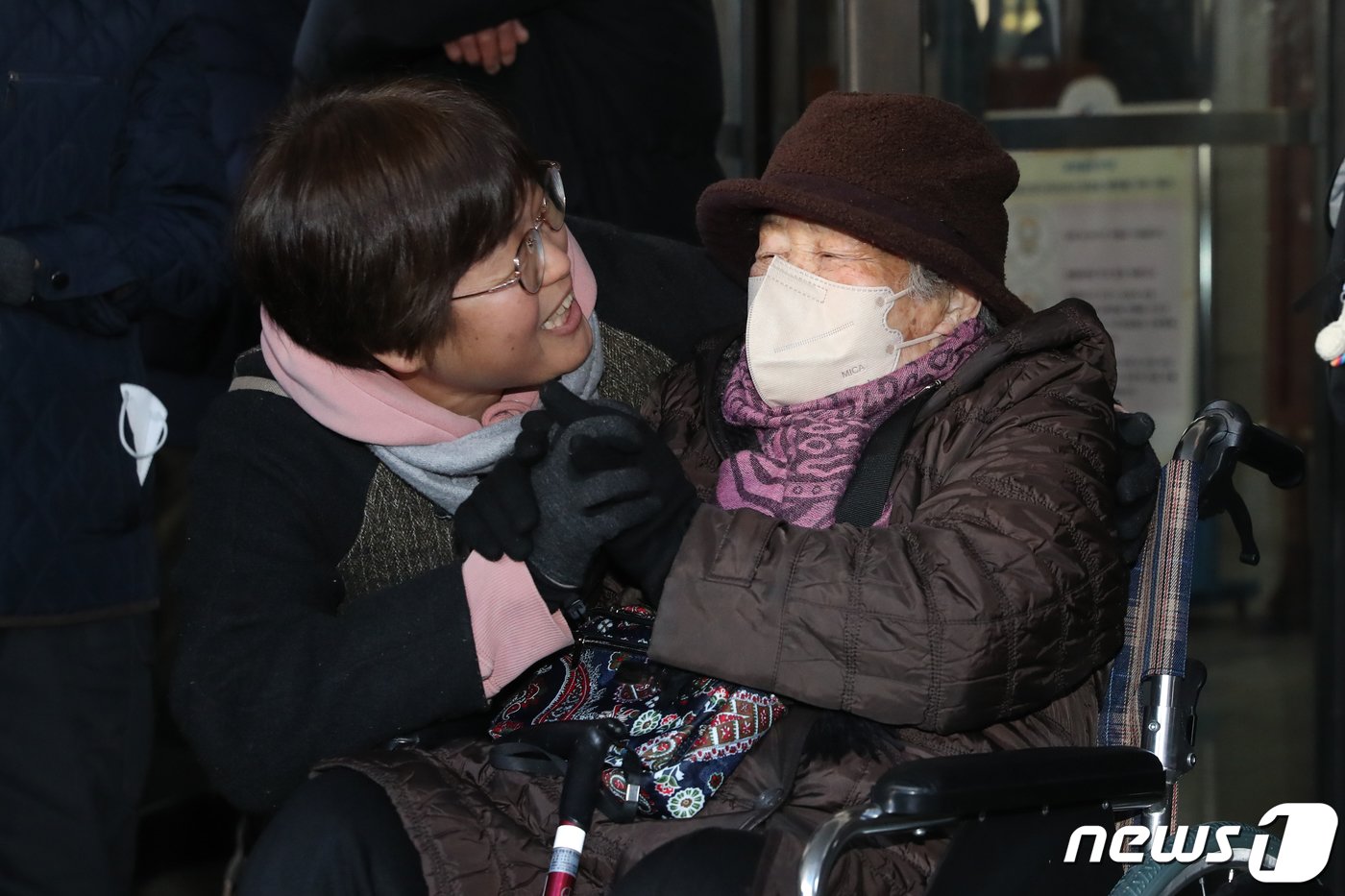 일본 강제징용 피해자 김정주 할머니가 25일 오전 서울 서초구 대법원에서 일본 군수업체 후지코시를 상대로 낸 손해배상청구 소송 상고심 선고를 마치고 생각에 잠겨있다. 2024.1.25/뉴스1 ⓒ News1 이승배 기자