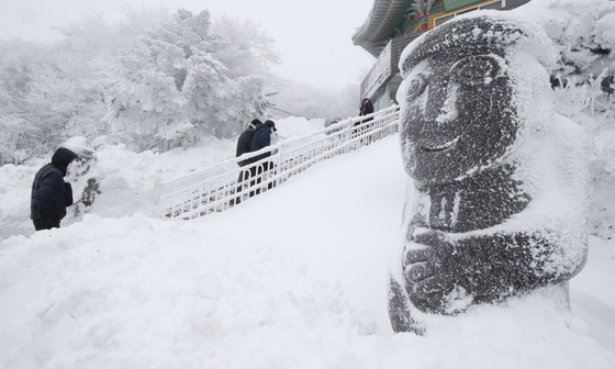[오늘의 날씨]제주(26일, 금)…산지·중산간에 많은 눈