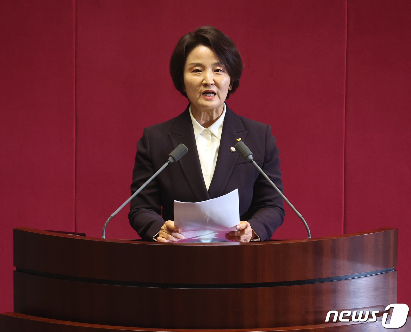 본문 이미지 - 이은주 정의당 의원이 25일 서울 여의도 국회 본회의장에서 열린 제412회국회(임시회) 제1차 본회의에서 신상발언을 하고 있다. 2024.1.25/뉴스1
