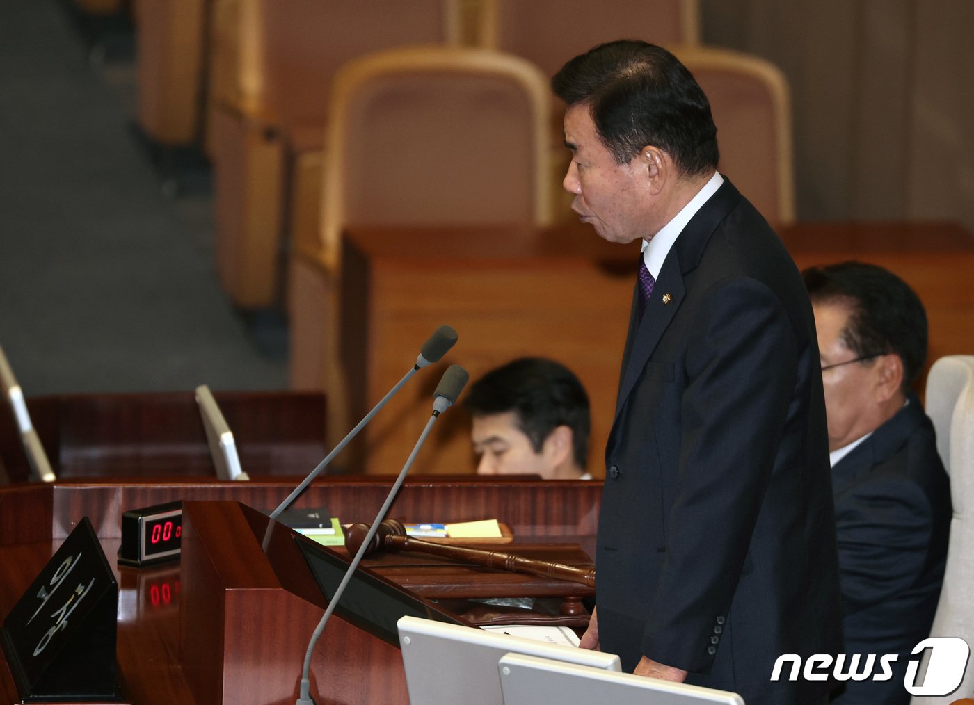 본문 이미지 - 김진표 국회의장이 25일 오후 서울 여의도 국회에서 열린 제412회 국회(임시회) 제1차 본회의에서 강성희 진보당 의원의 대통령 참석행사 강제퇴장과 관련해 발언하고 있다. 2024.1.25/뉴스1 ⓒ News1 구윤성 기자