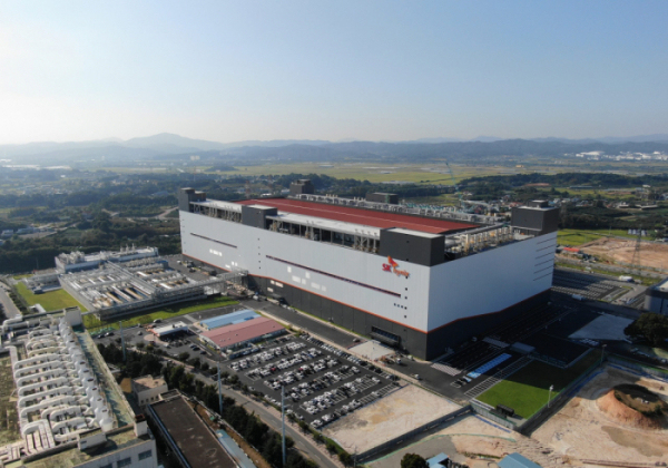 SK하이닉스, TC본더 200억 규모 신규 발주…HBM 캐파 확대(종합)