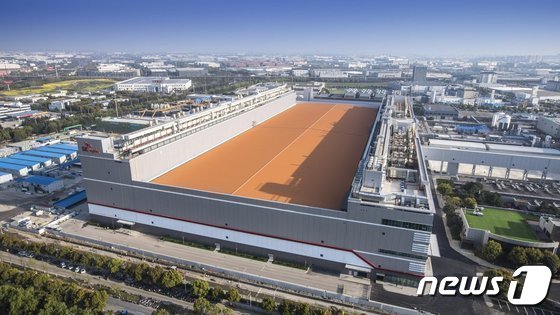 본문 이미지 - SK하이닉스 중국 우시 공장 전경. &#40;SK하이닉스 제공&#41; ⓒ News1 강태우 기자