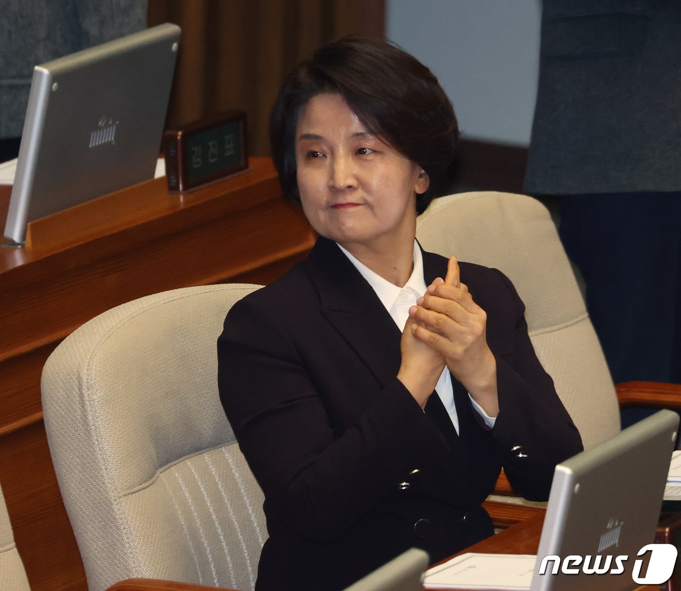 본문 이미지 - 이은주 정의당 의원이 25일 서울 여의도 국회 본회의장에서 열린 제412회국회(임시회) 제1차 본회의에 참석하고 있다. 2024.1.25/뉴스1