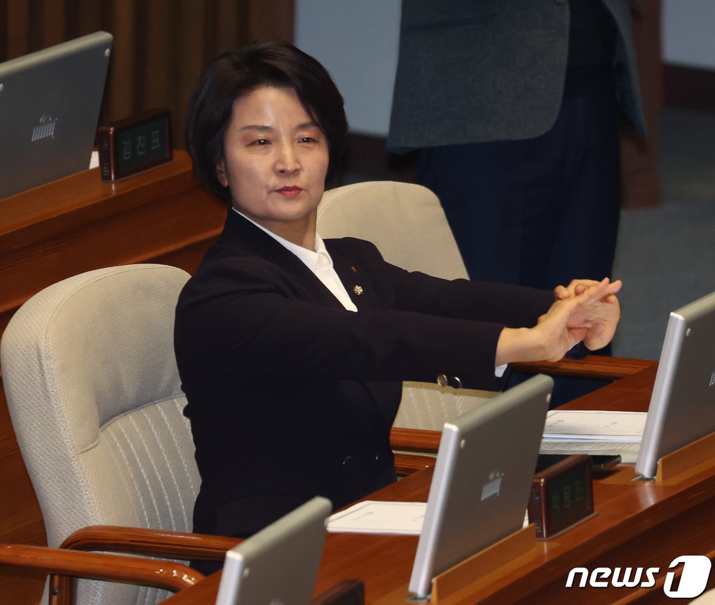 본문 이미지 - 이은주 정의당 의원이 25일 서울 여의도 국회 본회의장에서 열린 제412회국회(임시회) 제1차 본회의에 참석하고 있다. 2024.1.25/뉴스1