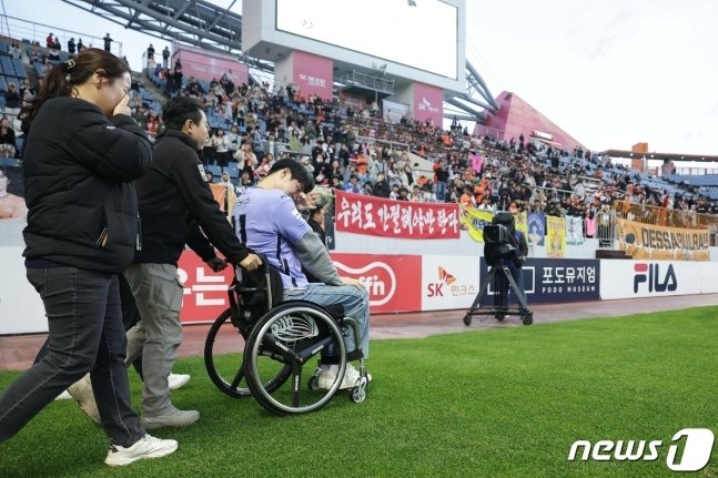 지난해 11월11일 제주 서귀포월드컵경기장에서 열린 유연수 선수의 은퇴식.&#40;제주유나이티드 제공&#41;