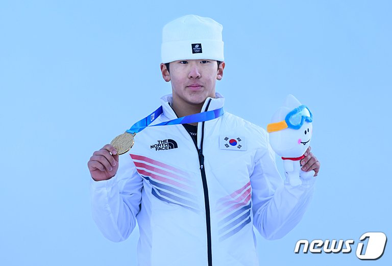 스노보드 슬로프스타일에서 우승한 이채운.. (Olympic Information Service 제공)
