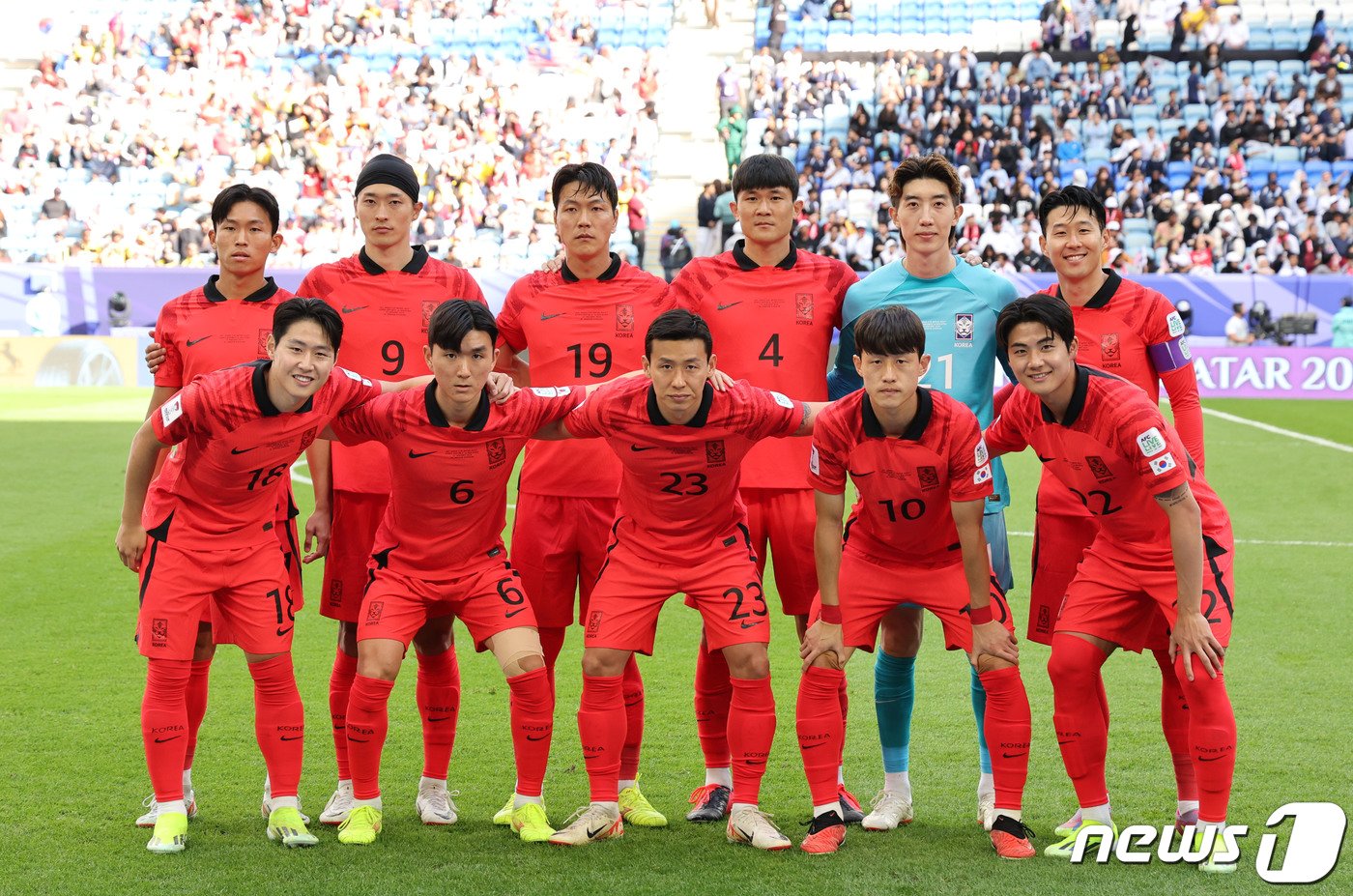 대한민국 축구대표팀 베스트일레븐이 25일&#40;현지시간&#41; 카타르 알와크라 알자누브 스타디움에서 열린 2023 아시아축구연맹&#40;AFC&#41; 카타르 아시안컵 조별리그 E조 조별리그 3차전 대한민국과 말레이시아의 경기에서 팀포토를 찍고 있다. 2024.1.25/뉴스1 ⓒ News1 김성진 기자