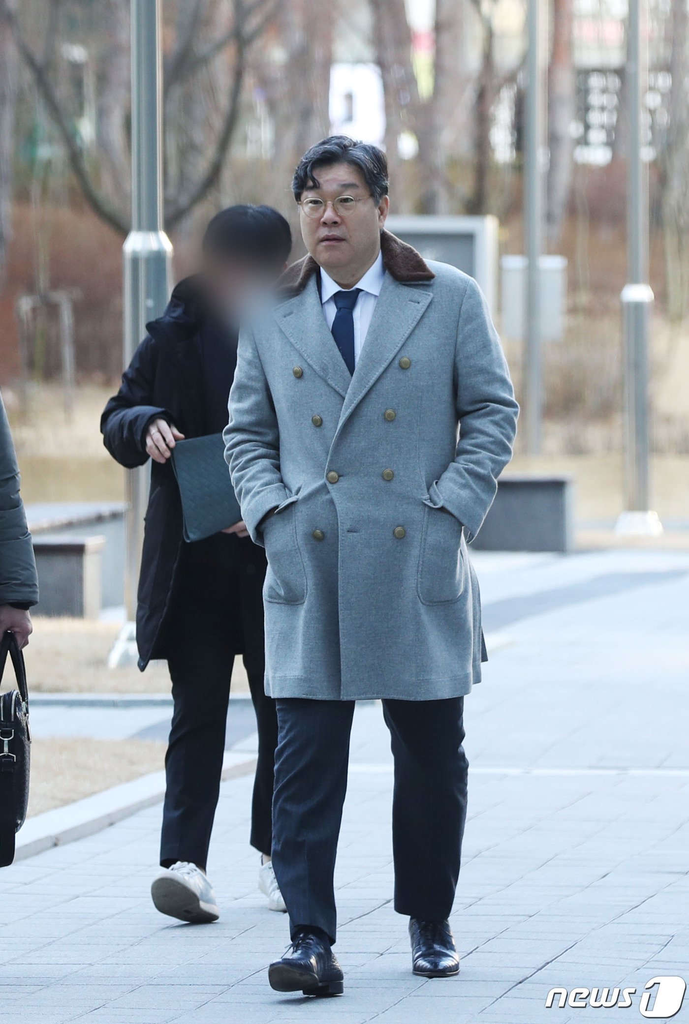 본문 이미지 - 대북송금 관련 혐의로 구속 기소 이후 보석 석방된 김성태 전 쌍방울그룹 회장이 26일 오전 경기 수원시 영통구 수원지방법원에서 열린 공판에 출석하고 있다. 2024.1.26/뉴스1 ⓒ News1 김영운 기자