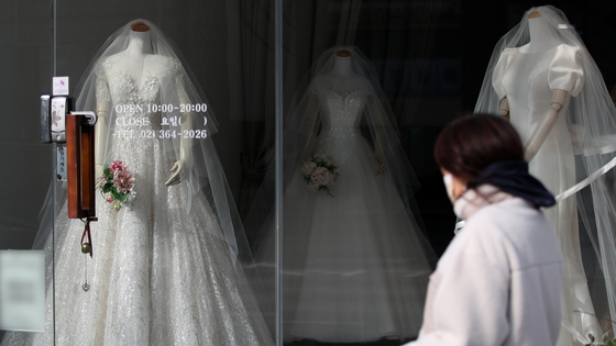결혼시장도 양극화…대졸·사무직이 혼인 증가 주도