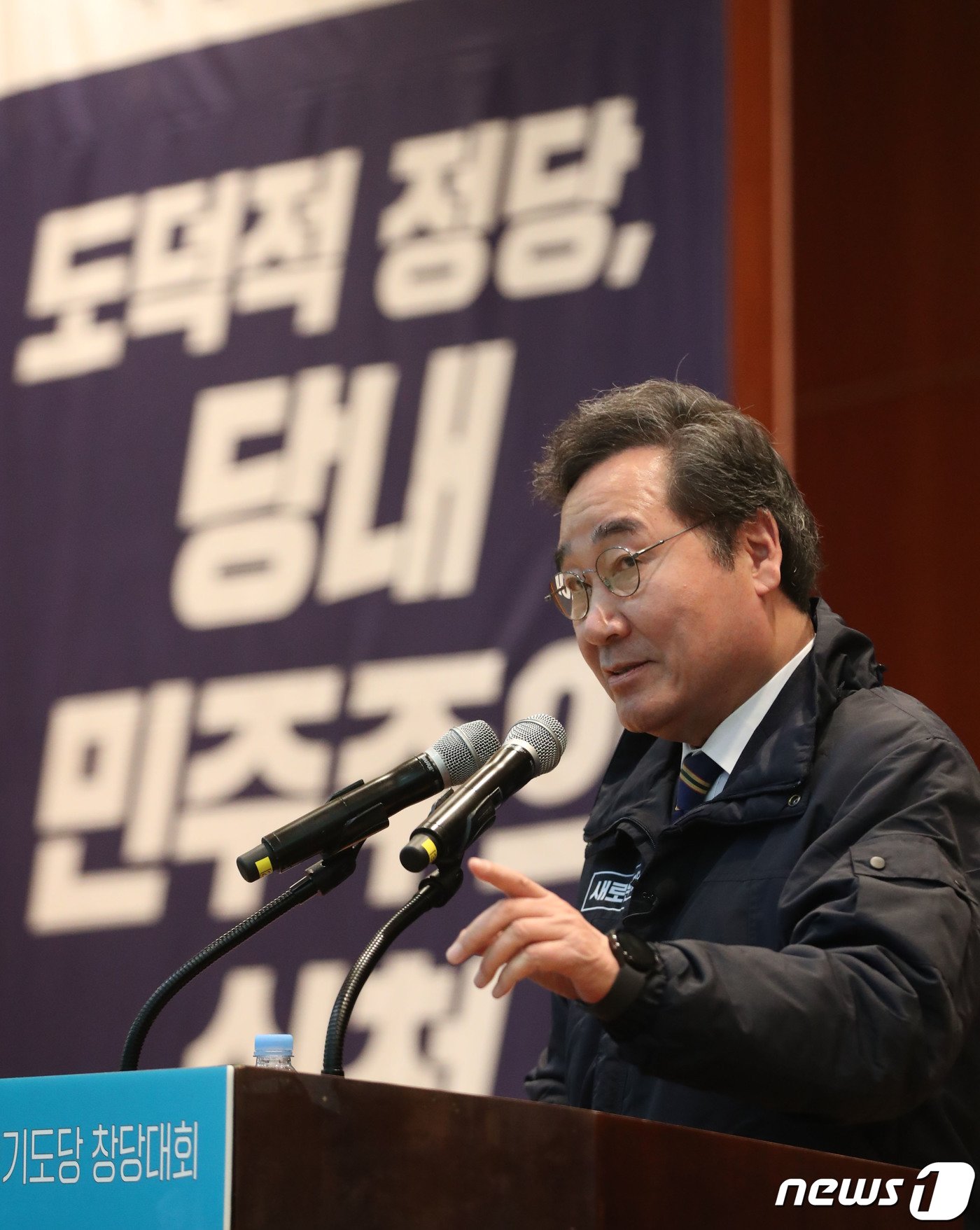 본문 이미지 - 이낙연 새로운미래 인재위원장이 28일 경기 수원시 팔달구 경기아트센터 컨벤션홀에서 열린 '새로운미래 경기도당 창당대회'에 참석해 축사를 하고 있다. 2024.1.28/뉴스1 ⓒ News1 김영운 기자
