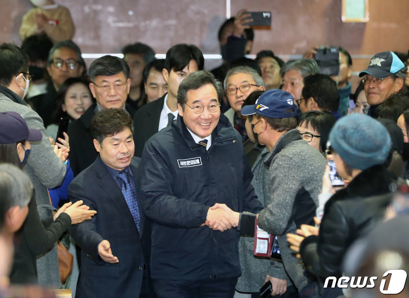 본문 이미지 - 이낙연 새로운미래 인재위원장이 28일 경기 수원시 팔달구 경기아트센터 컨벤션홀에서 열린 '새로운미래 경기도당 창당대회'에 참석하고 있다. 2024.1.28/뉴스1 ⓒ News1 김영운 기자