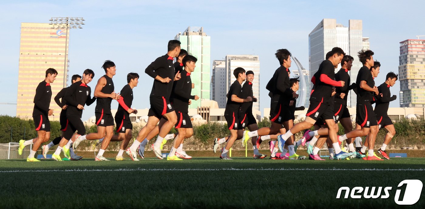 2023 아시아축구연맹&#40;AFC&#41; 카타르 아시안컵 사우디아라비아와의 16강전을 앞둔 대한민국 축구대표팀이 28일&#40;현지시간&#41; 카타르 도하 알 에글라 트레이닝 센터에서 훈련을 하고 있다. 2024.1.28/뉴스1 ⓒ News1 김성진 기자