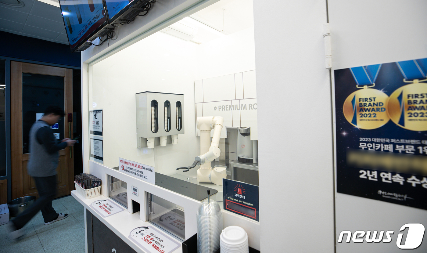 (서울=뉴스1) 이승배 기자 = 29일 통계청 등에 따르면 지난해 국내 취업자 중 판매 종사자는 262만1천명으로 전년보다 6만명 줄어 지난 204년부터 9년 연속 감소해 지난 1 …