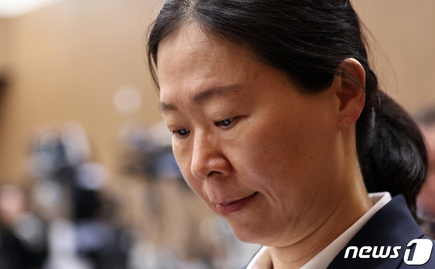 본문 이미지 - 권은희 국민의힘 의원이 29일 오전 서울 여의도 국회 소통관에서 국민의힘 탈당 및 국회의원직 사퇴 기자회견을 하기 위해 발언대로 향하고 있다. 2024.1.29/뉴스1 ⓒ News1 구윤성 기자